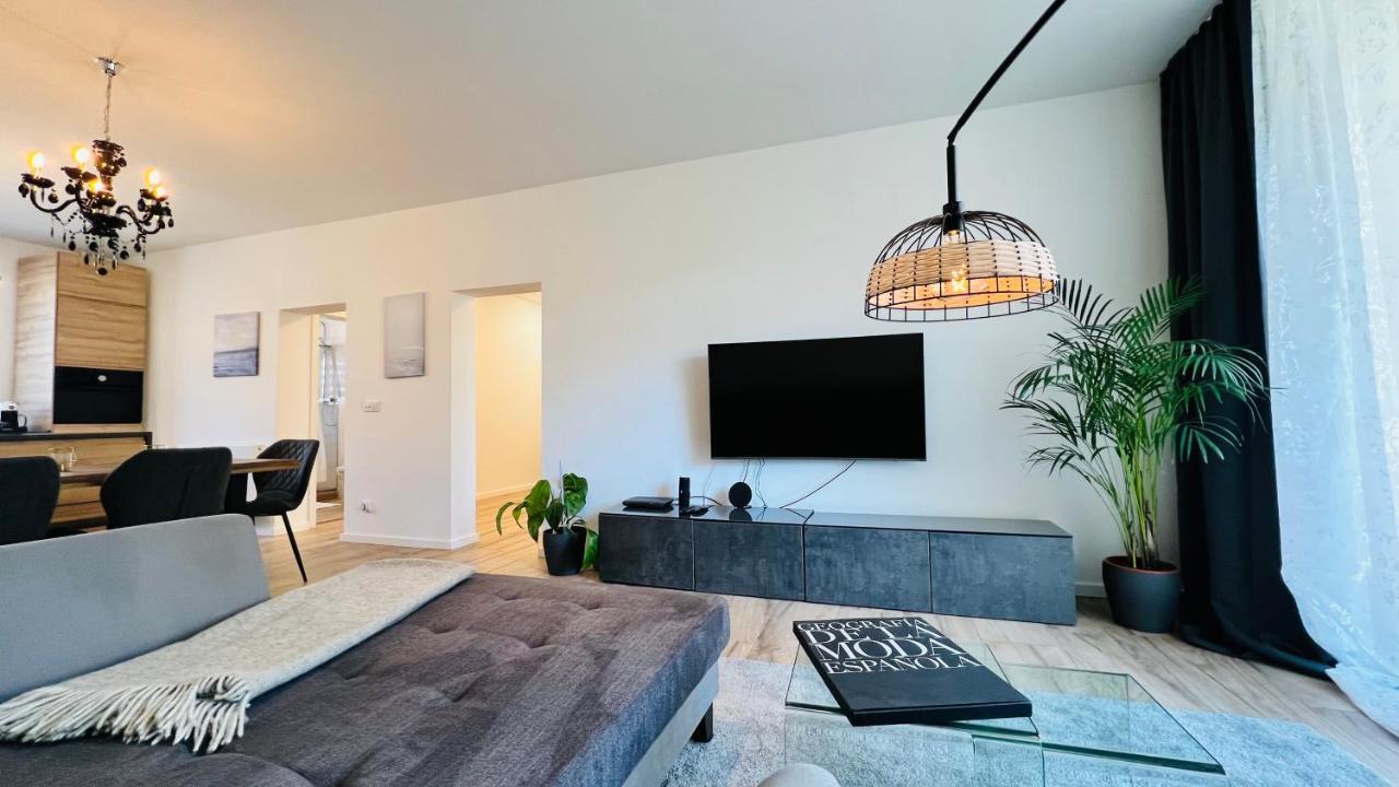 Central Designer 3 Apt With Terrace & Parking *