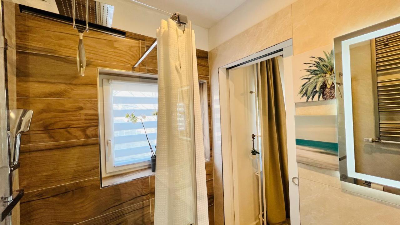 Central Designer 3 Apt With Terrace & Parking