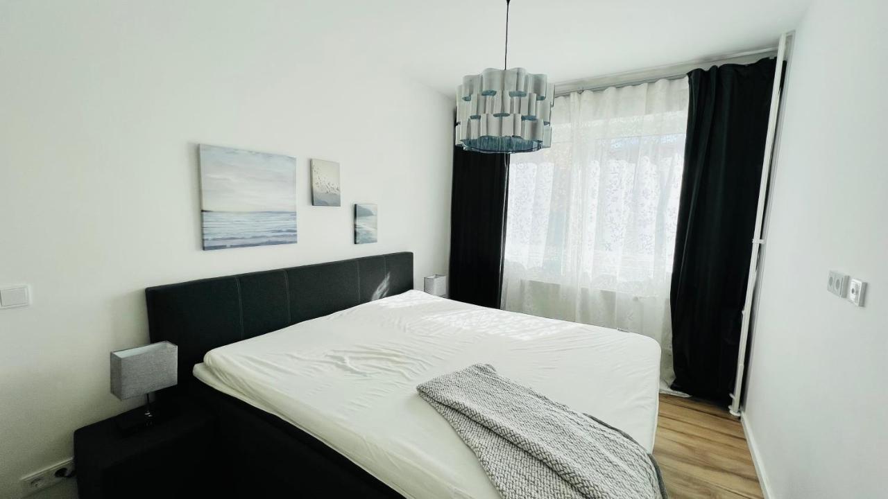 Central Designer 3 Apt With Terrace & Parking